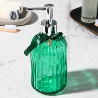 Миниатюра: Дозатор д/жидкого мыла 400 мл стекло «Красота», цвет зеленый