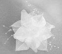 Миниатюра: Бант д/девочек с резинкой Белая лилия, 12 см